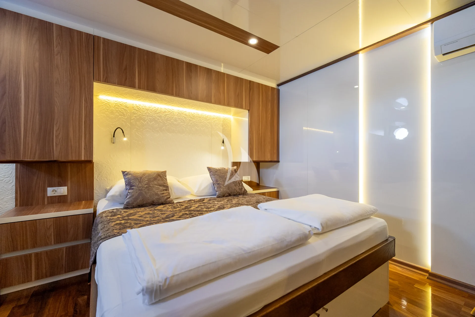 IL MARE Charter Yacht