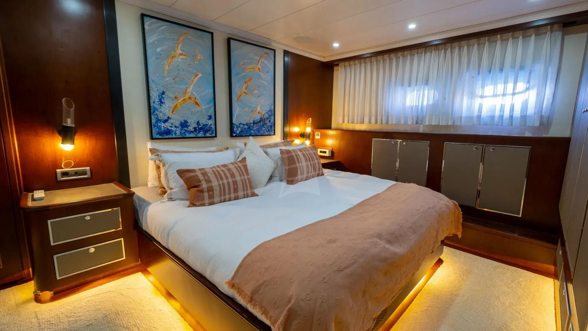 OCEAN BREEZE Charter Yacht