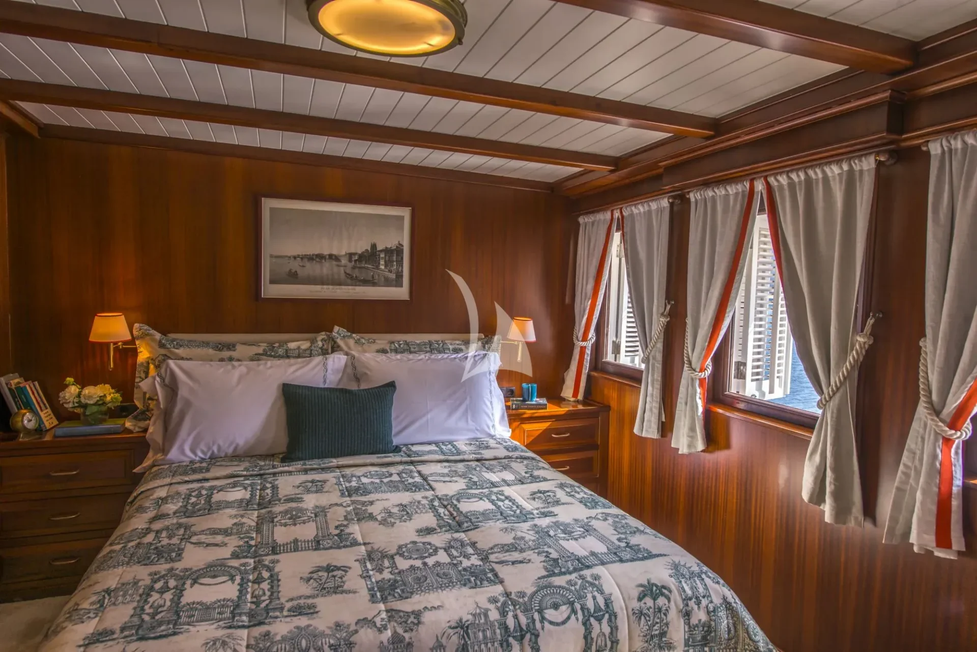HALAS 71 Charter Yacht