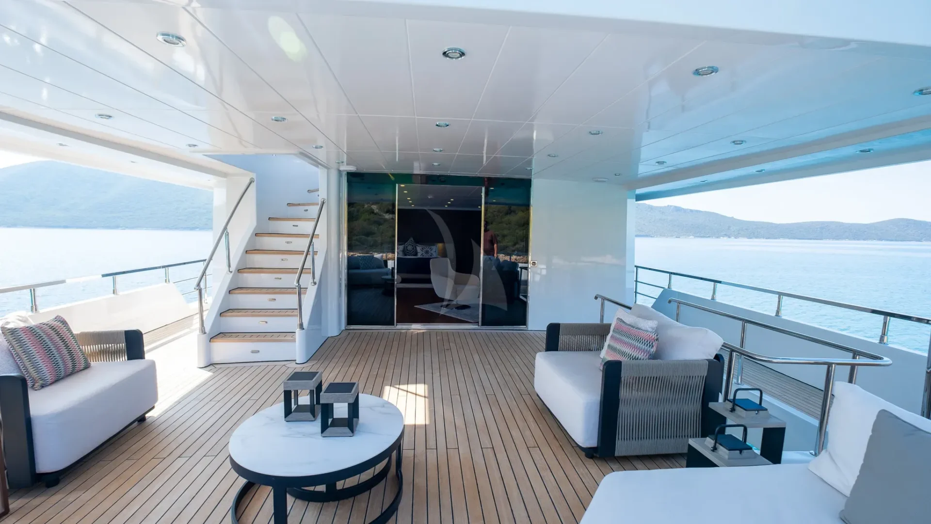 OCEAN BREEZE Charter Yacht