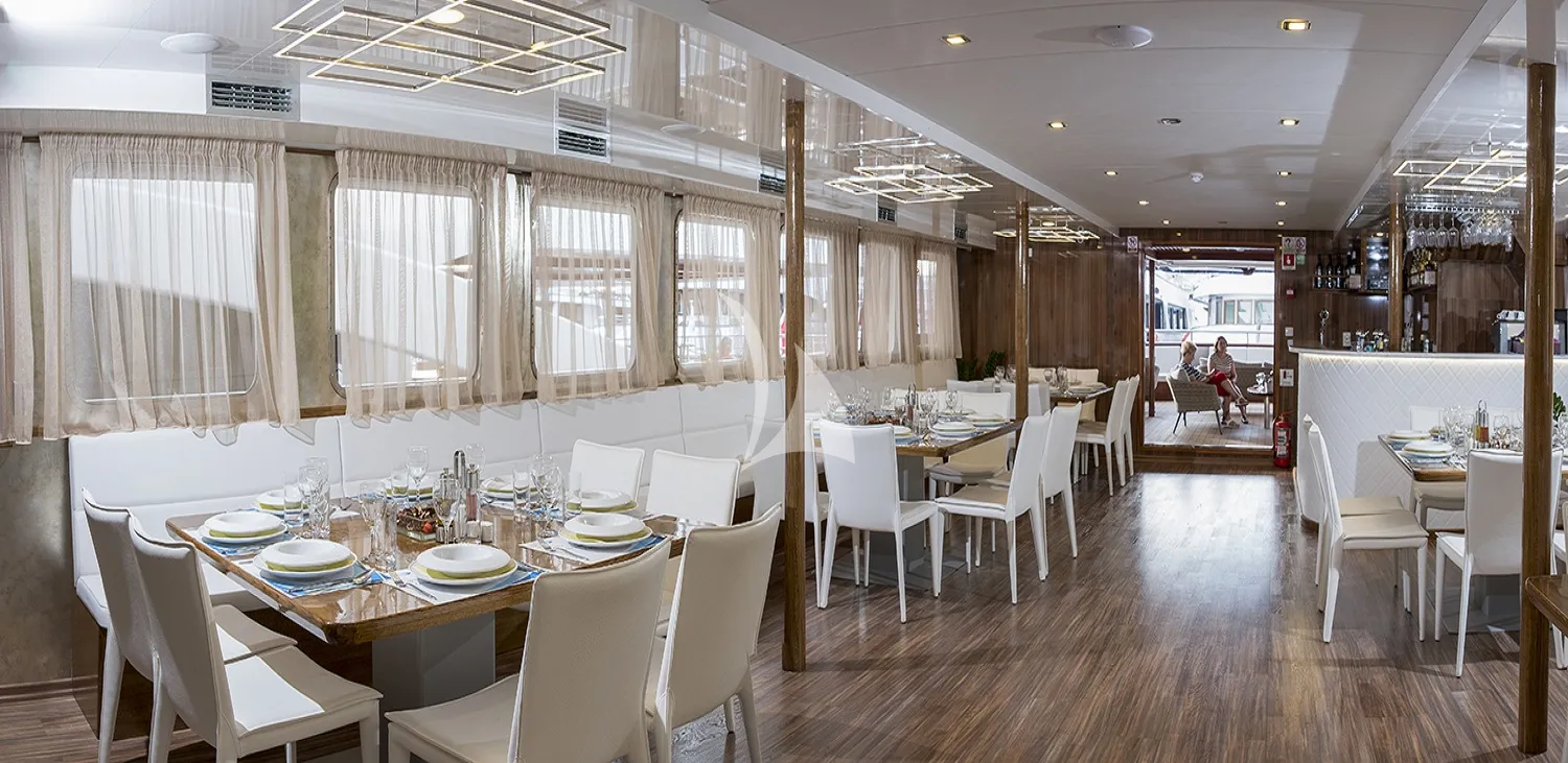 IL MARE Charter Yacht