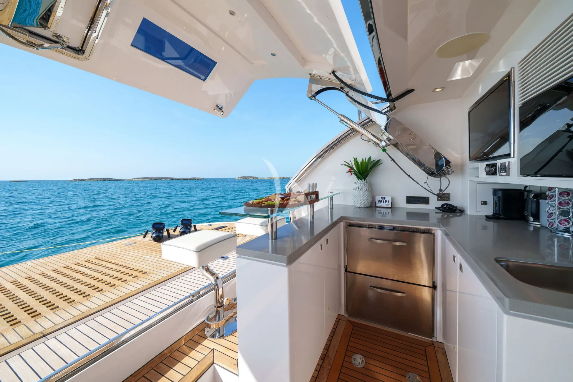 Louder Charter Yacht