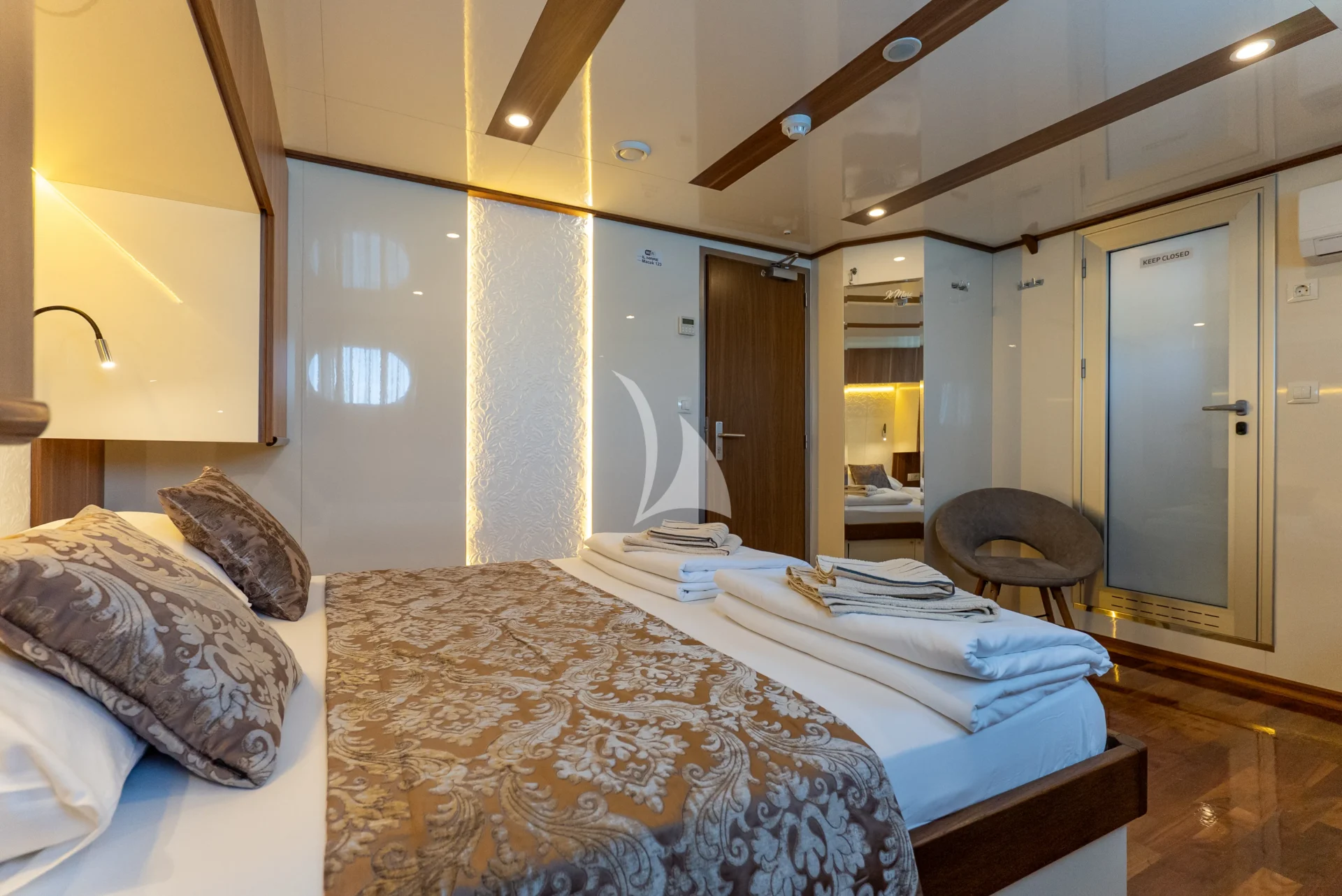 IL MARE Charter Yacht