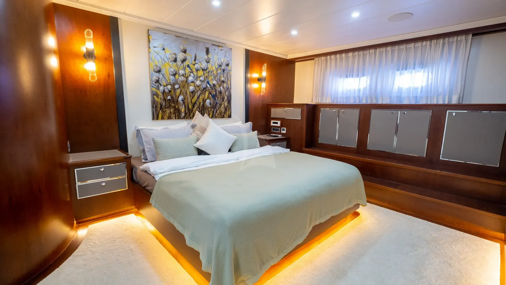 OCEAN BREEZE Charter Yacht