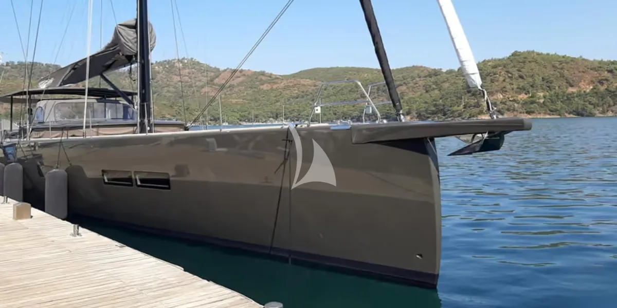 YKNOT NOW Charter Yacht