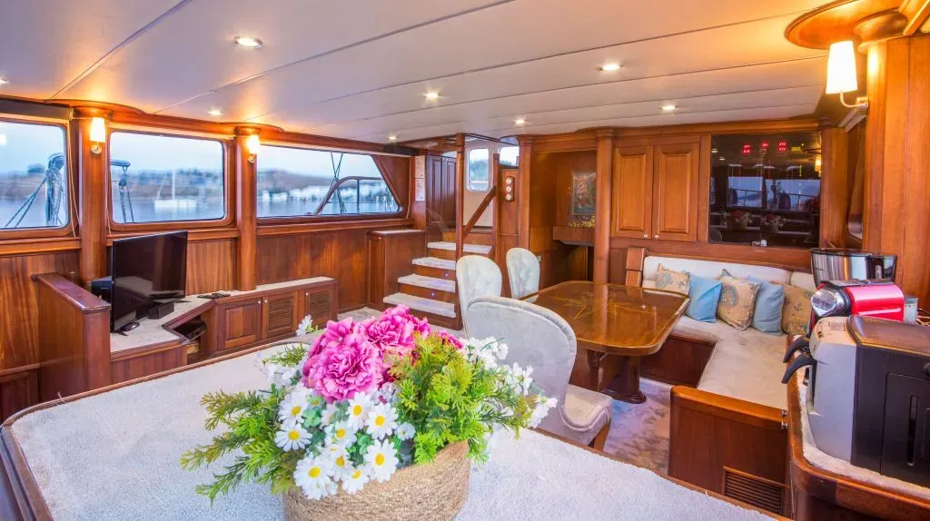 DEA DEL MARE Charter Yacht
