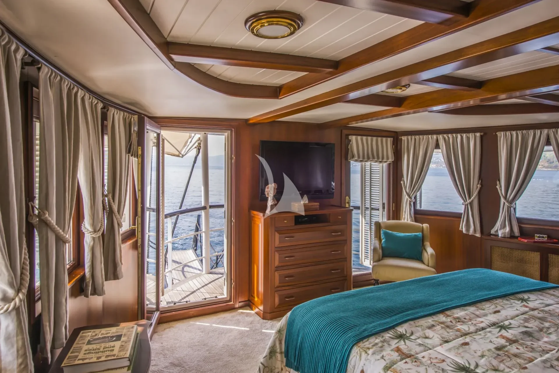 HALAS 71 Charter Yacht