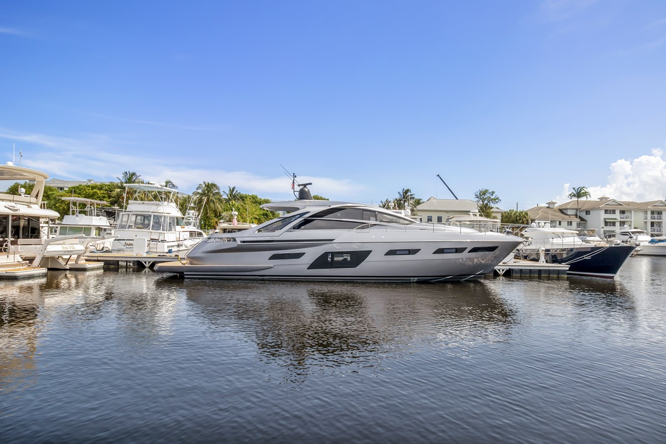 Pershing Cruising Yacht - For Sale