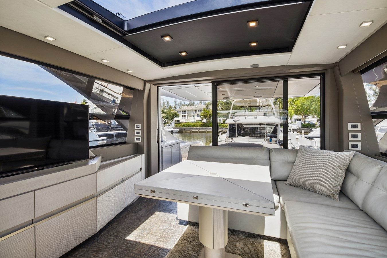 Pershing Cruising Yacht - For Sale