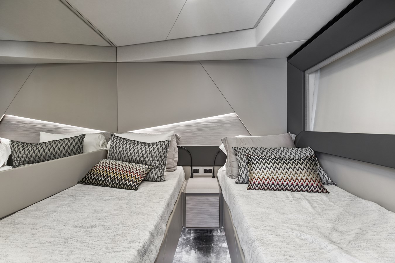 Pershing Cruising Yacht - For Sale