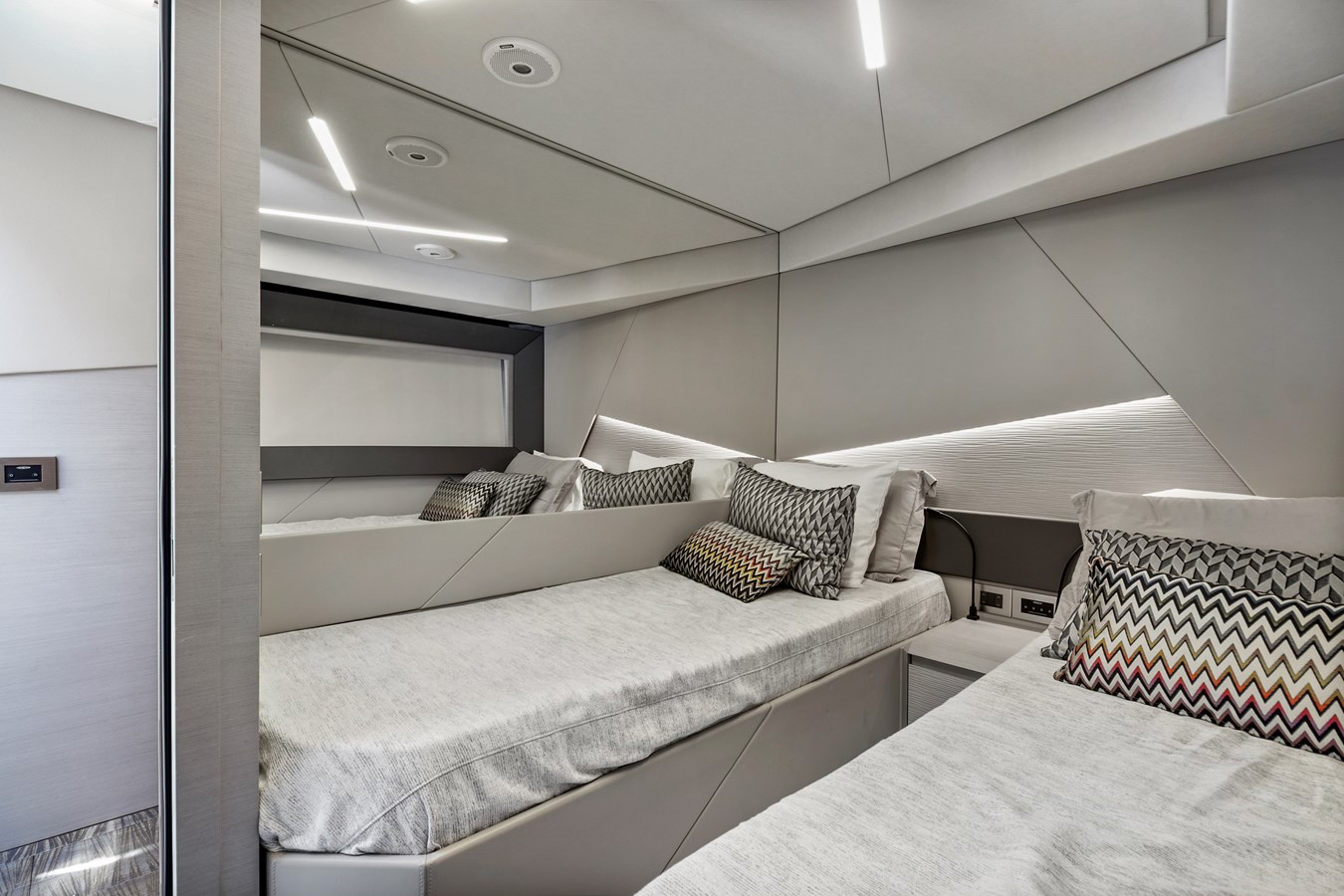 Pershing Cruising Yacht - For Sale