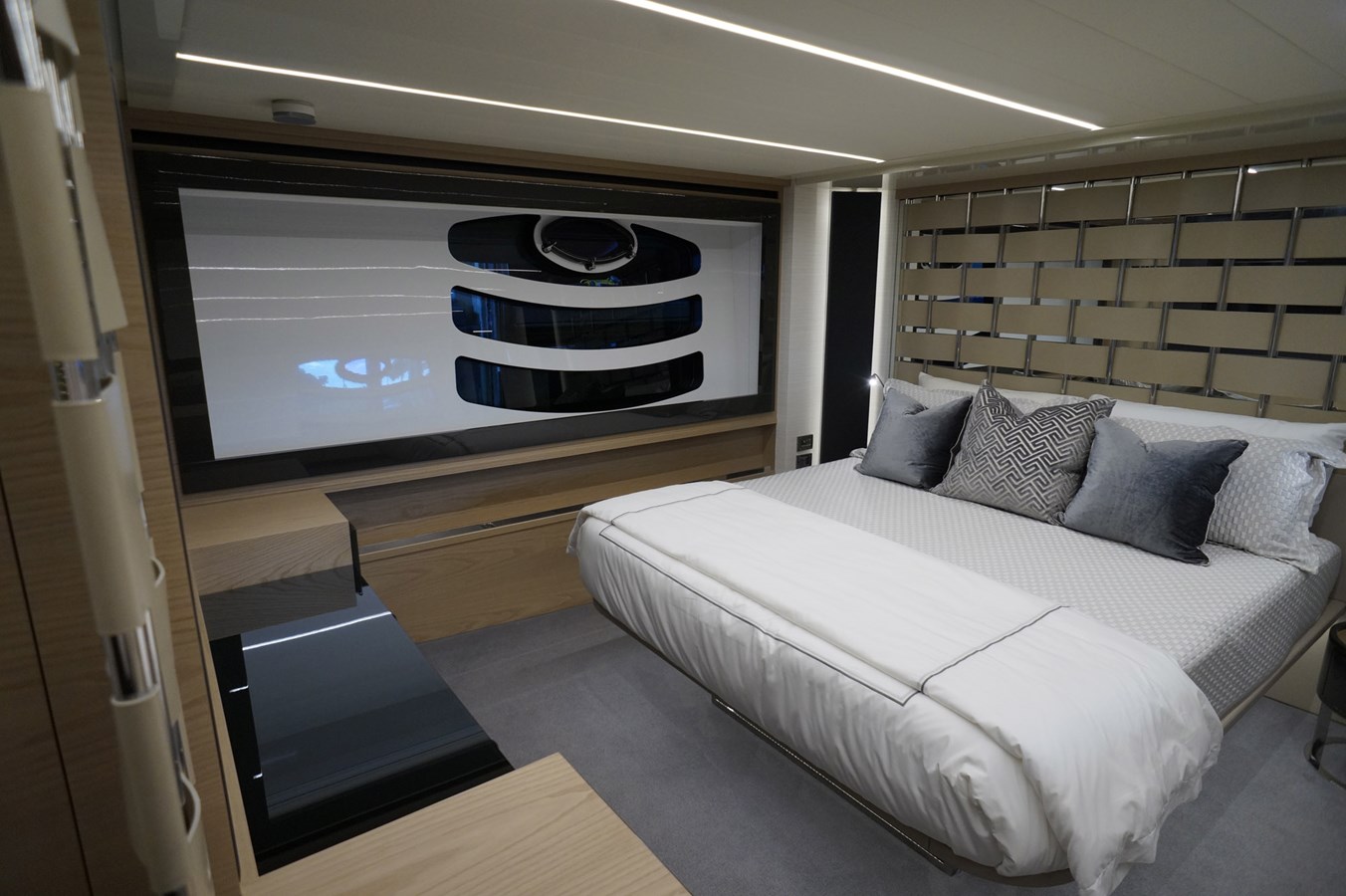 Pershing Motor Yacht The Office For Sale