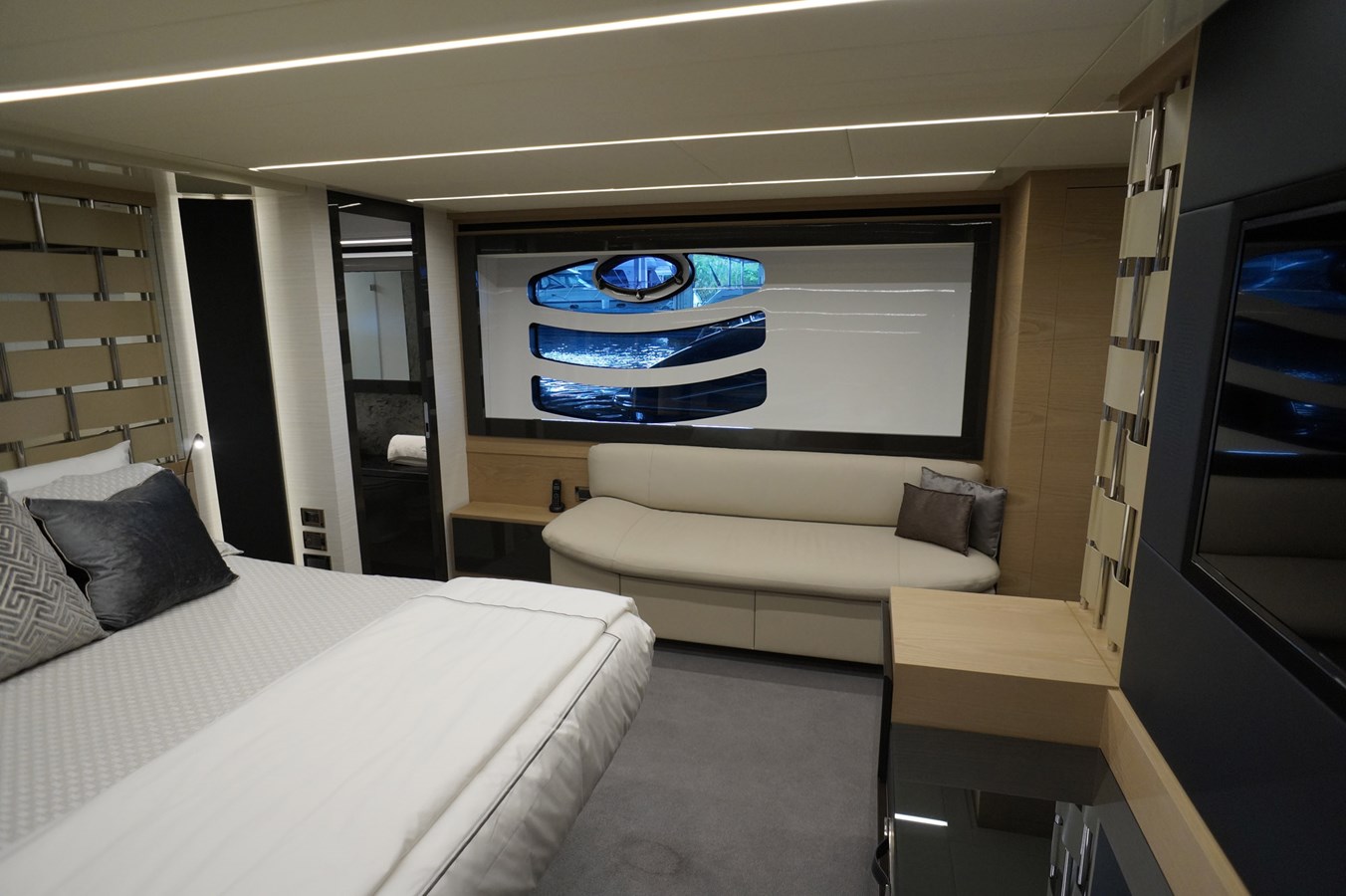 Pershing Motor Yacht The Office For Sale