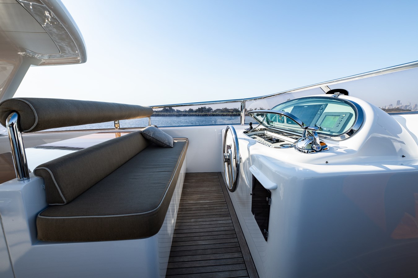 Horizon Yachts Motor Yacht The Clubhouse For Sale