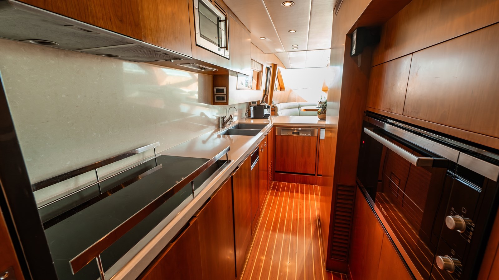 Horizon Yachts Motor Yacht The Clubhouse For Sale