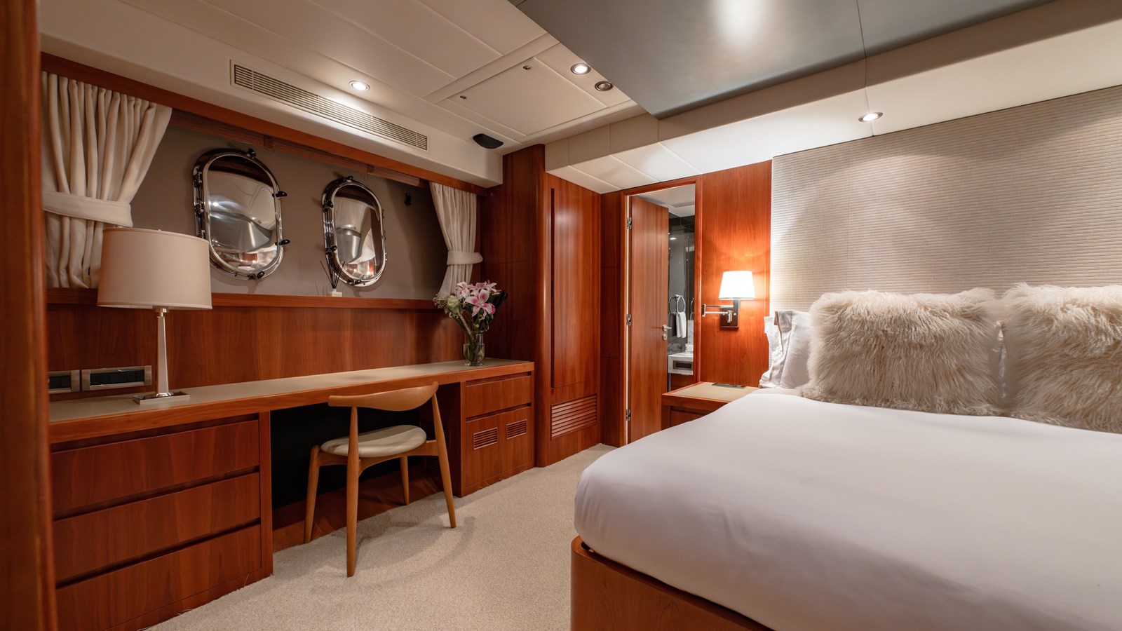 Horizon Yachts Motor Yacht The Clubhouse For Sale