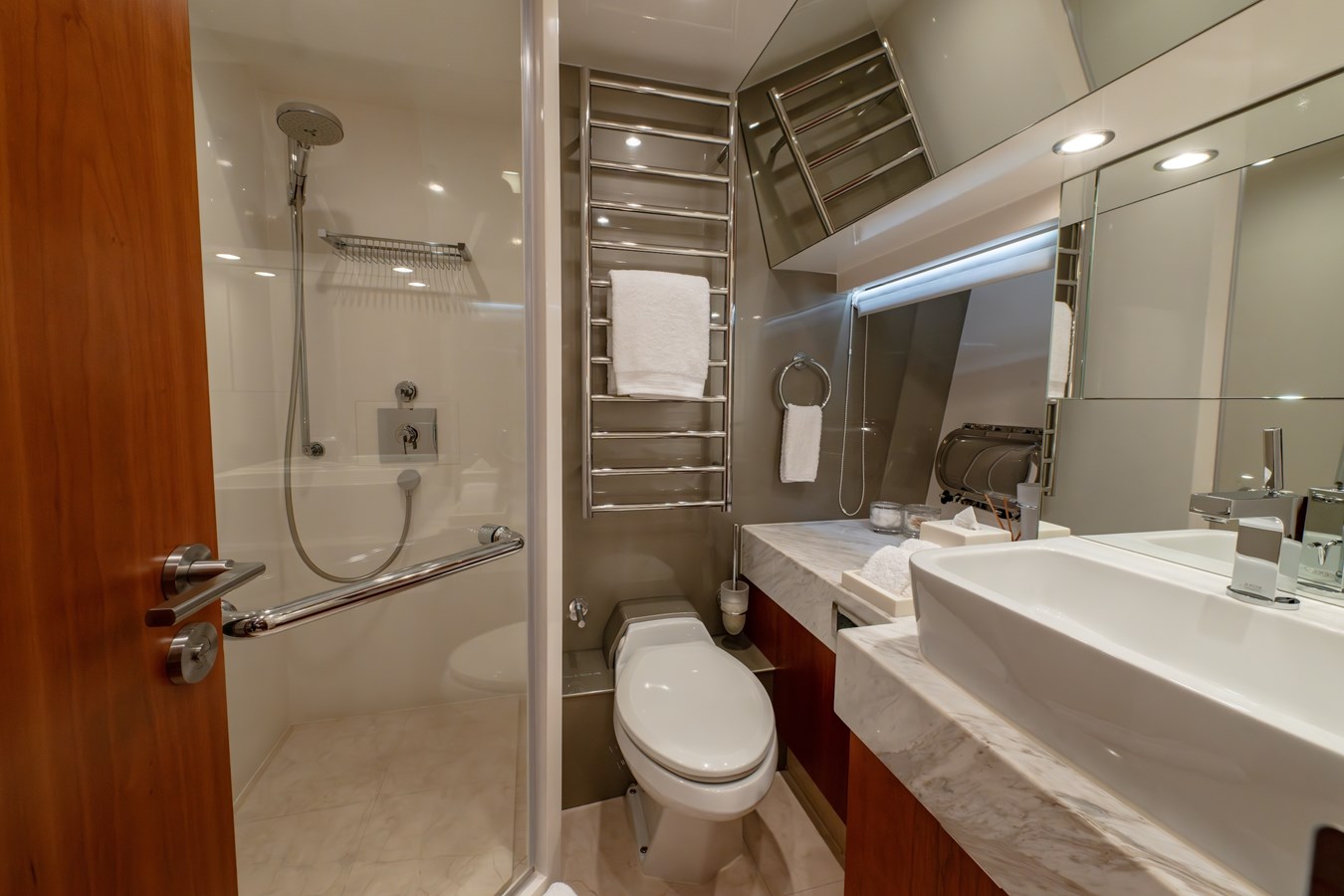Horizon Yachts Motor Yacht The Clubhouse For Sale