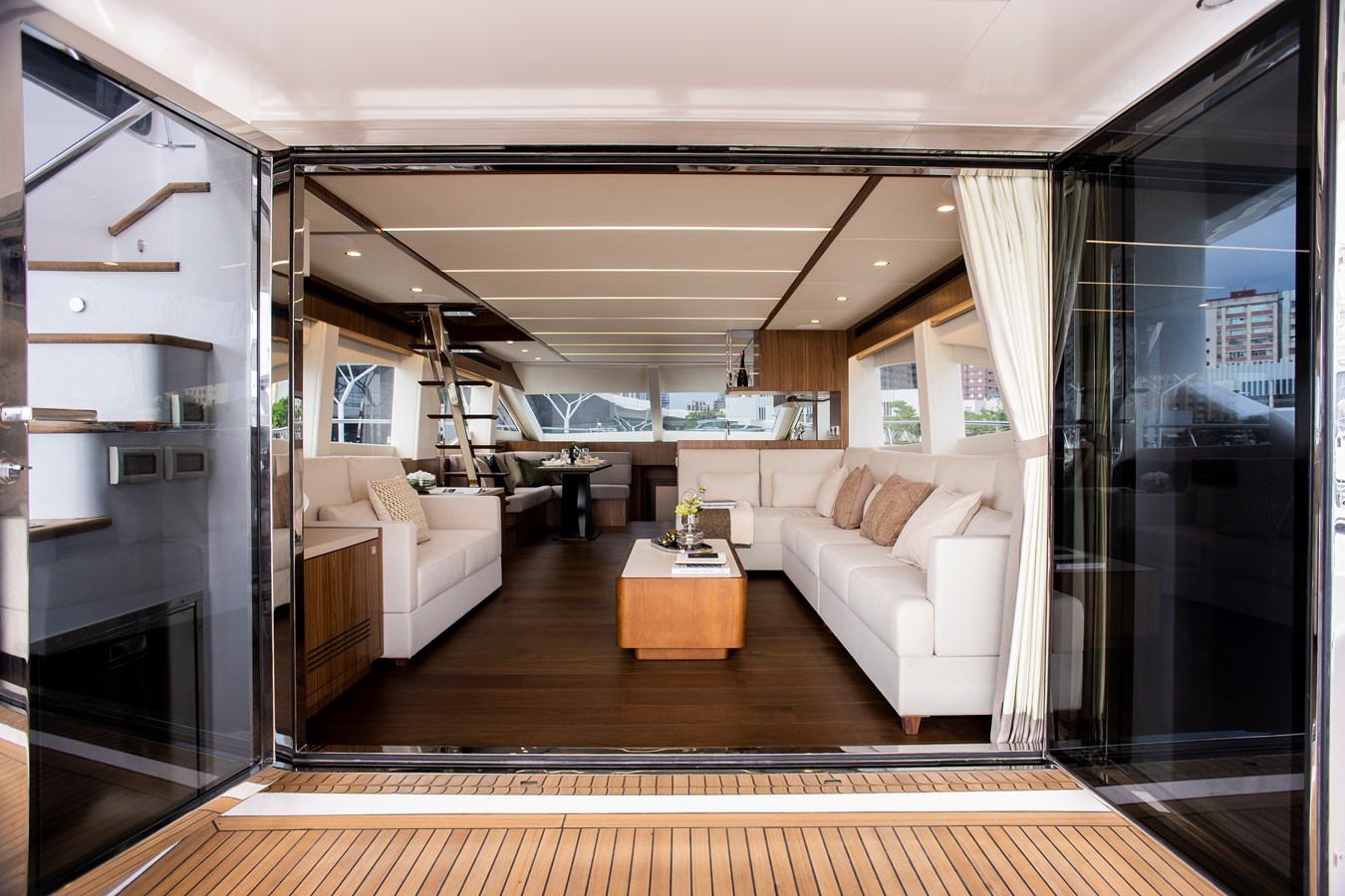Johnson Motor Yacht 70' Johnson Skylounge 2026 For Sale