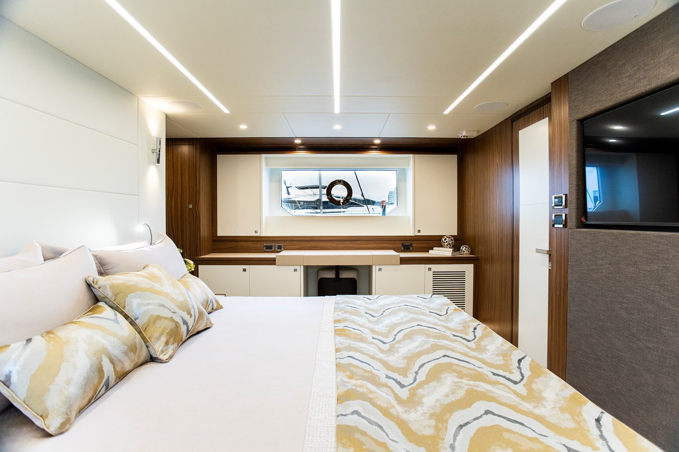 Johnson Motor Yacht 70' Johnson Skylounge 2026 For Sale