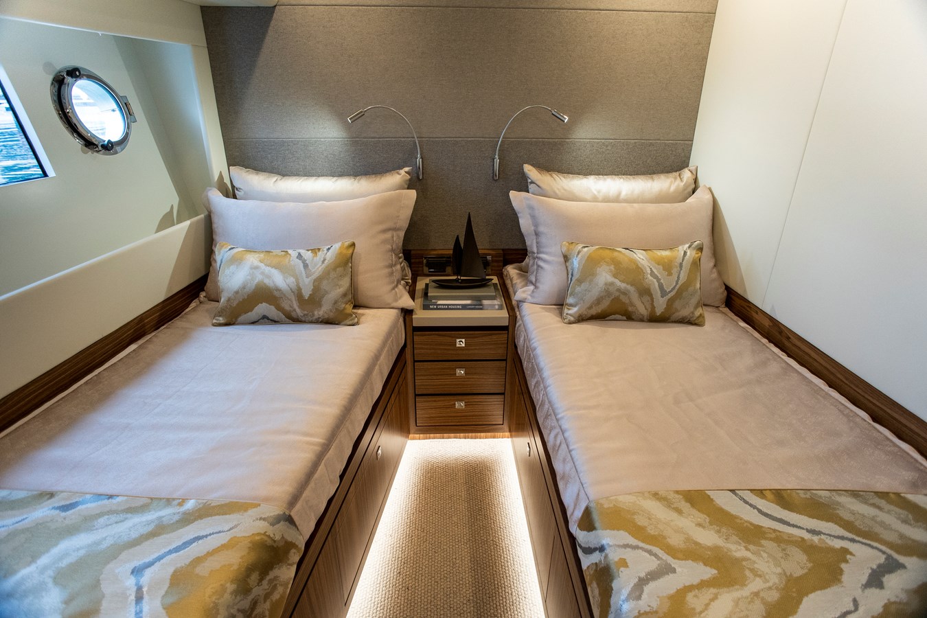 Johnson Motor Yacht 70' Johnson Skylounge 2026 For Sale