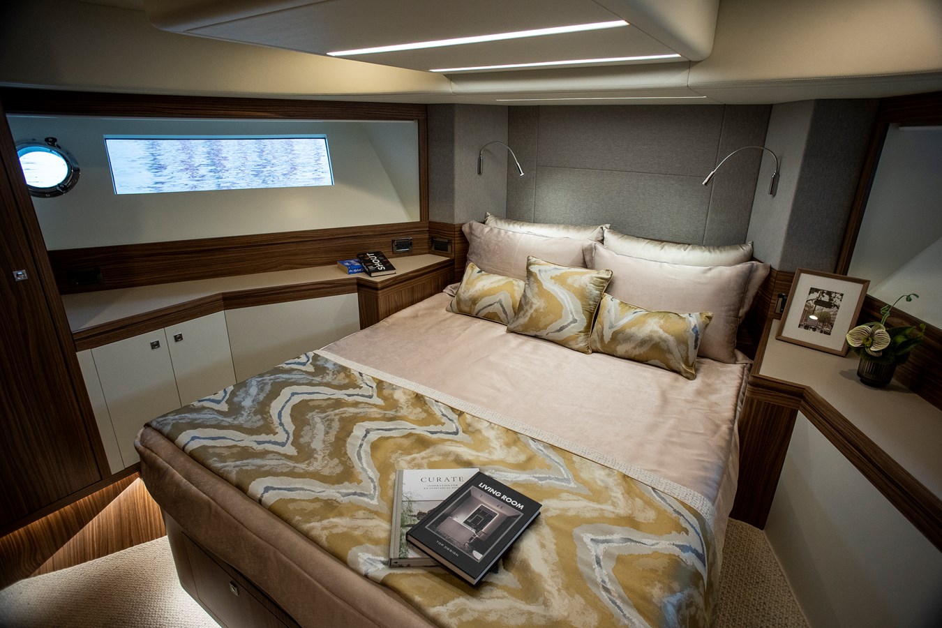 Johnson Motor Yacht 70' Johnson Skylounge 2026 For Sale