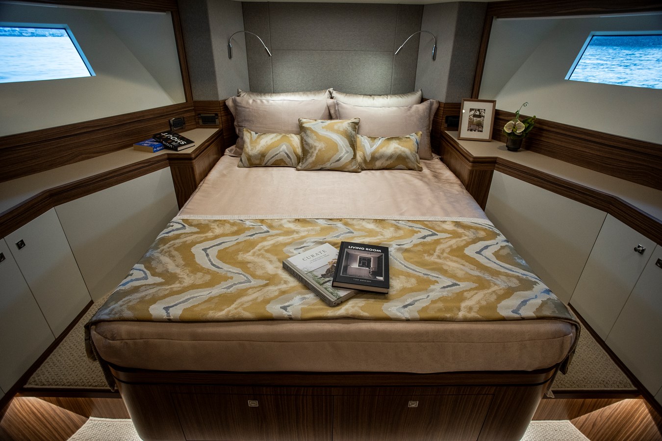 Johnson Motor Yacht 70' Johnson Skylounge 2026 For Sale