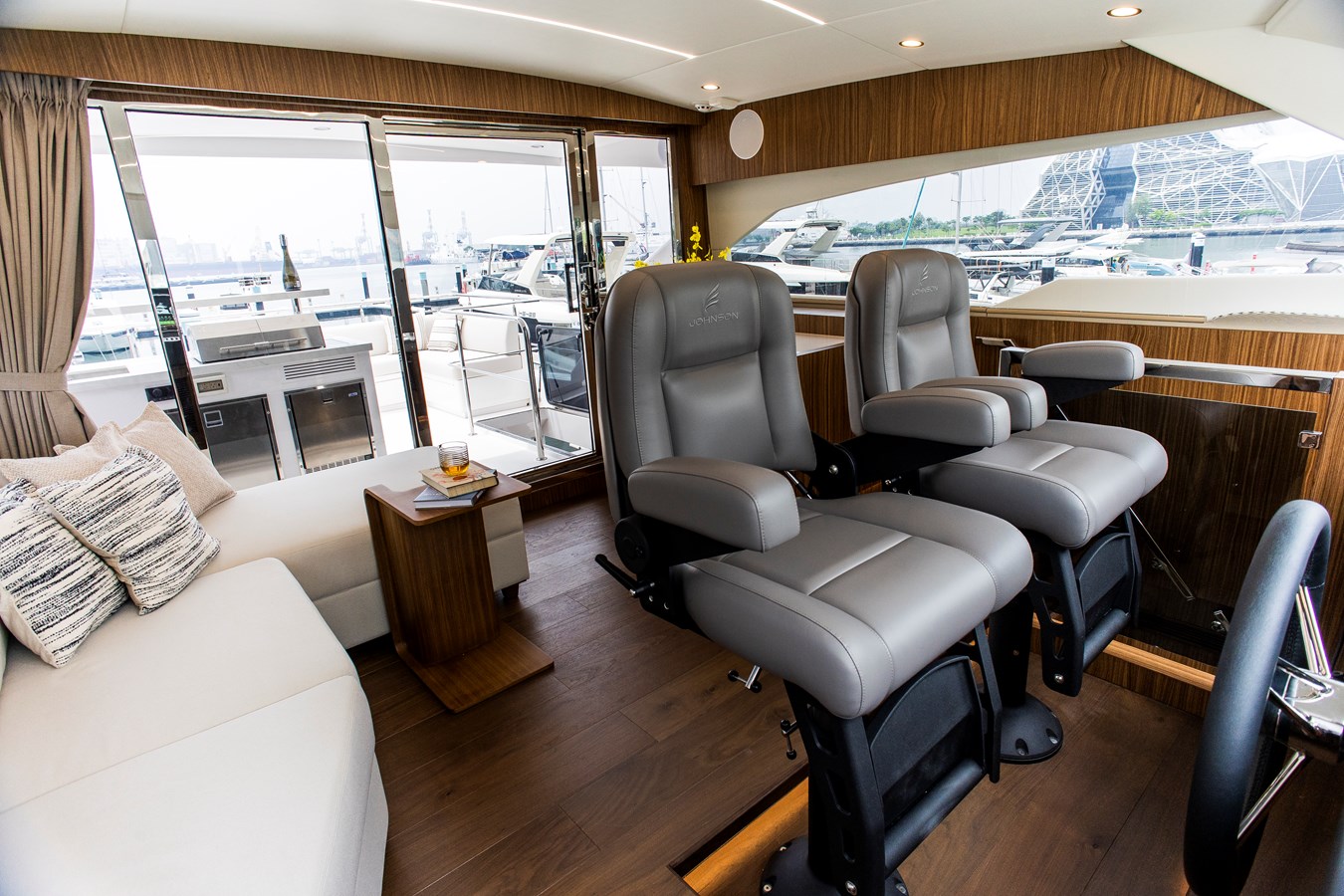 Johnson Motor Yacht 70' Johnson Skylounge 2026 For Sale