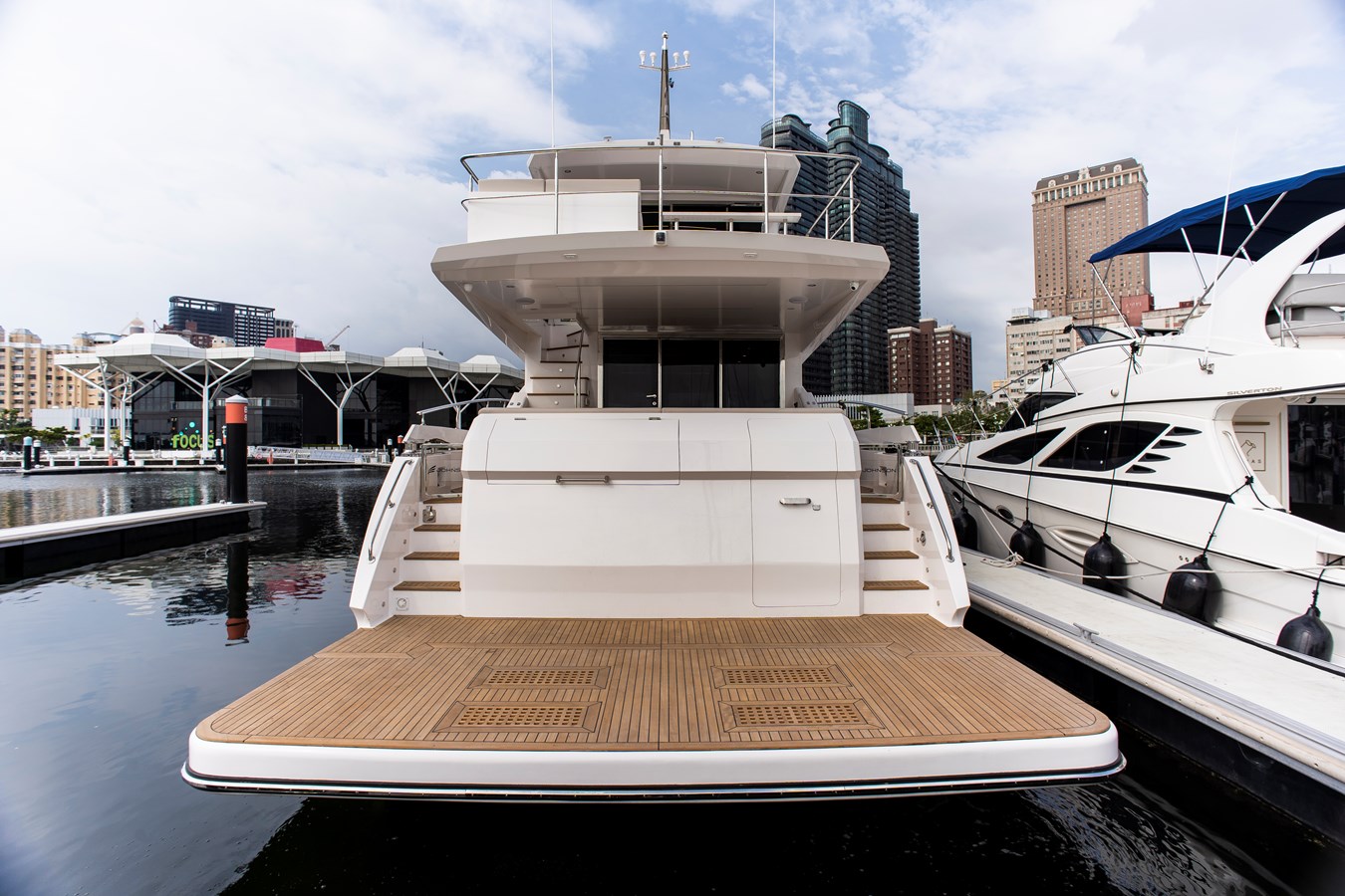 Johnson Motor Yacht 70' Johnson Skylounge 2026 For Sale