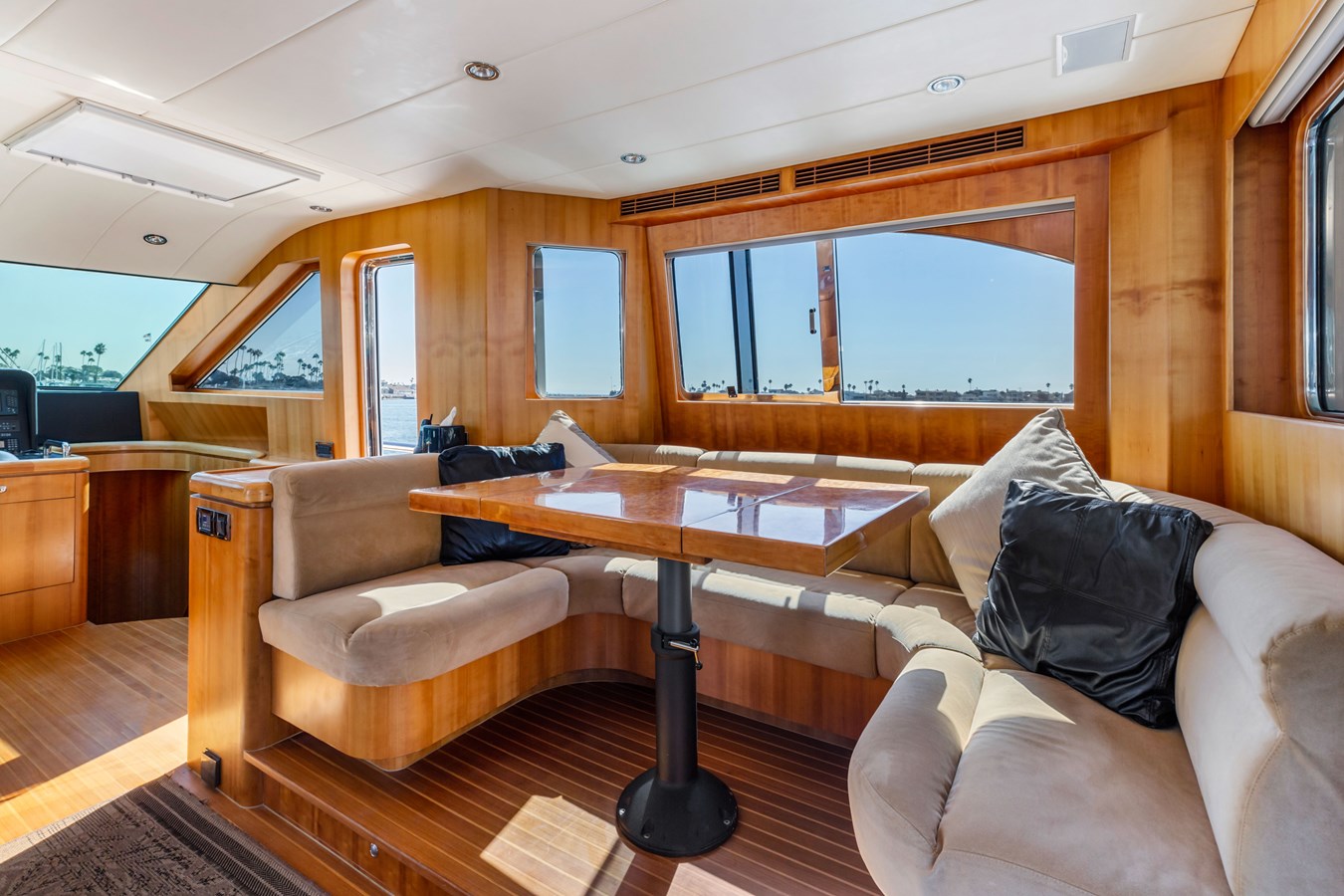 Horizon Motor Yachts Motor Yacht REVERIE  For Sale