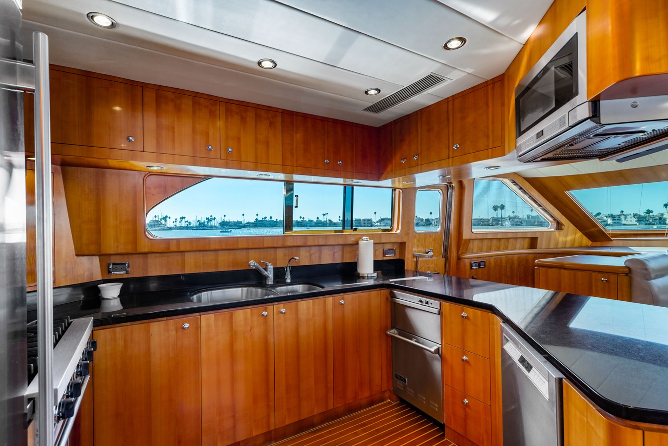 Horizon Motor Yachts Motor Yacht REVERIE  For Sale