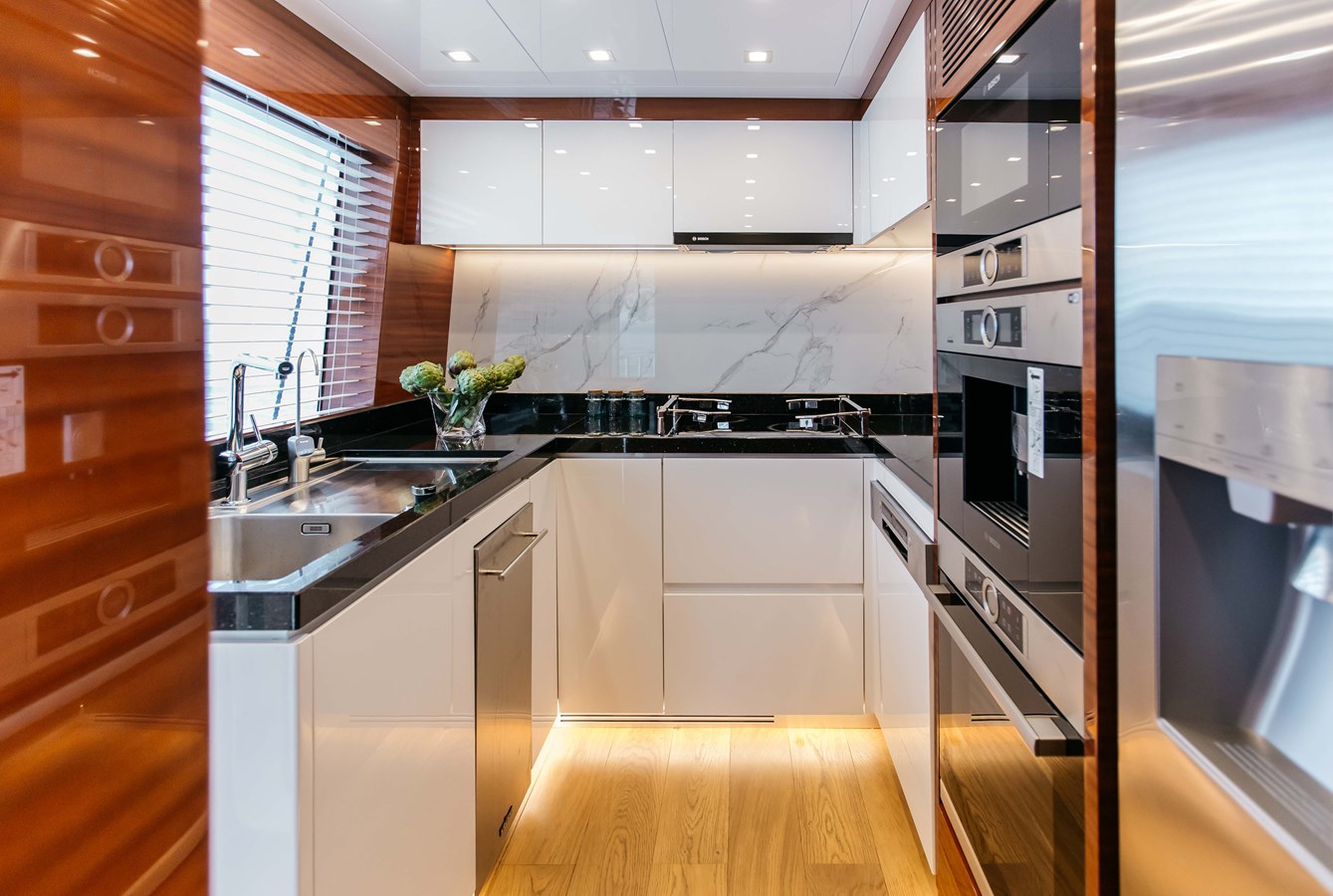 Bering Yachts Motor Yacht PAPILLON For Sale