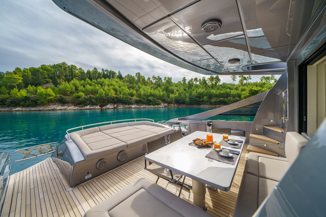 Pershing Motor Yacht MAVIS For Sale