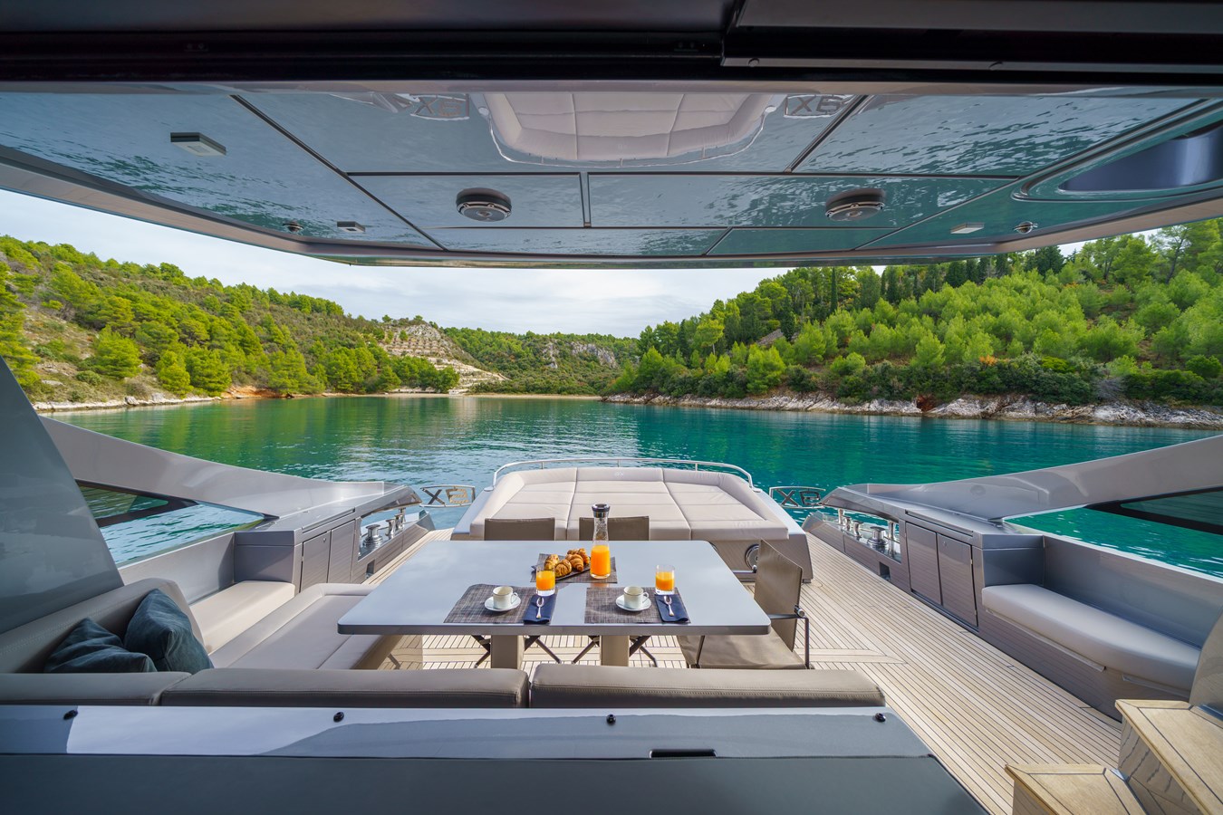Pershing Motor Yacht MAVIS For Sale