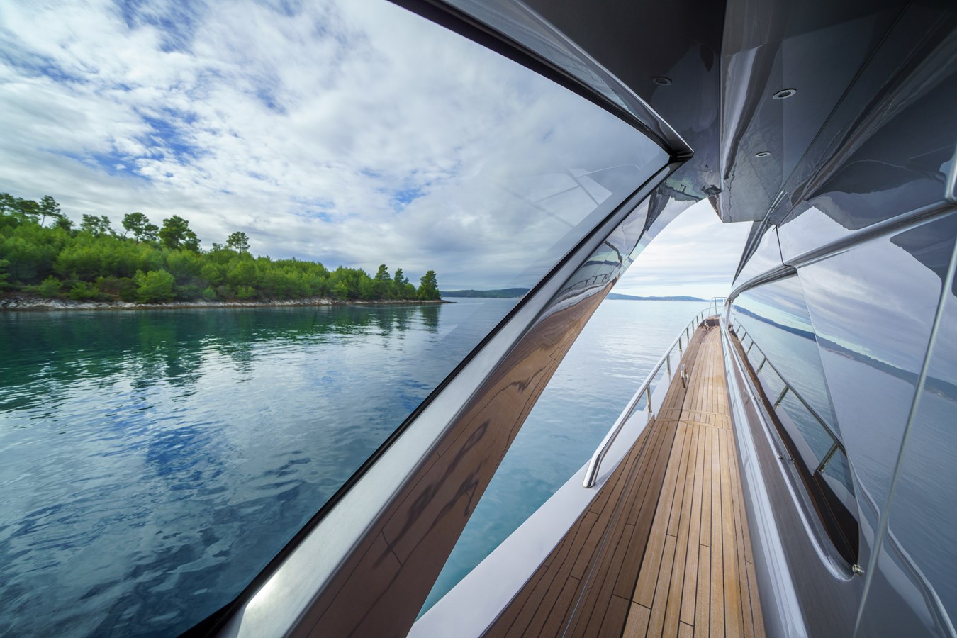 Pershing Motor Yacht MAVIS For Sale