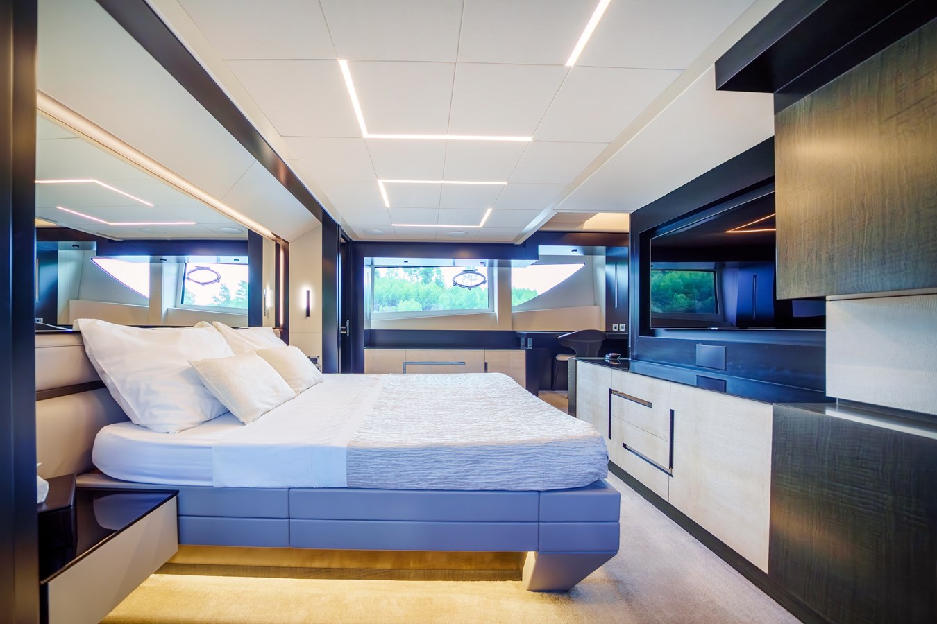 Pershing Motor Yacht MAVIS For Sale