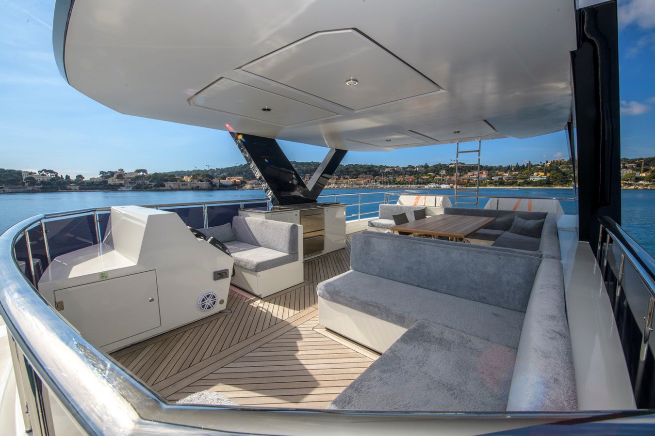Blaundus Yachts Motor Yacht EBYSHINE For Sale