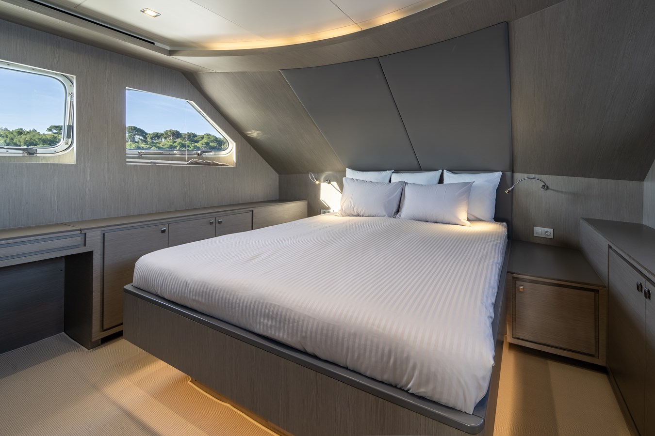 Lynx Yachts Motor Yacht HELIAD III For Sale