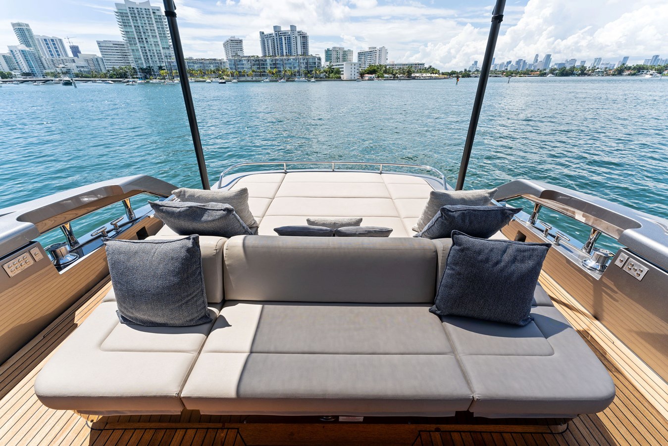 Pershing Motor Yacht QUANTUM For Sale
