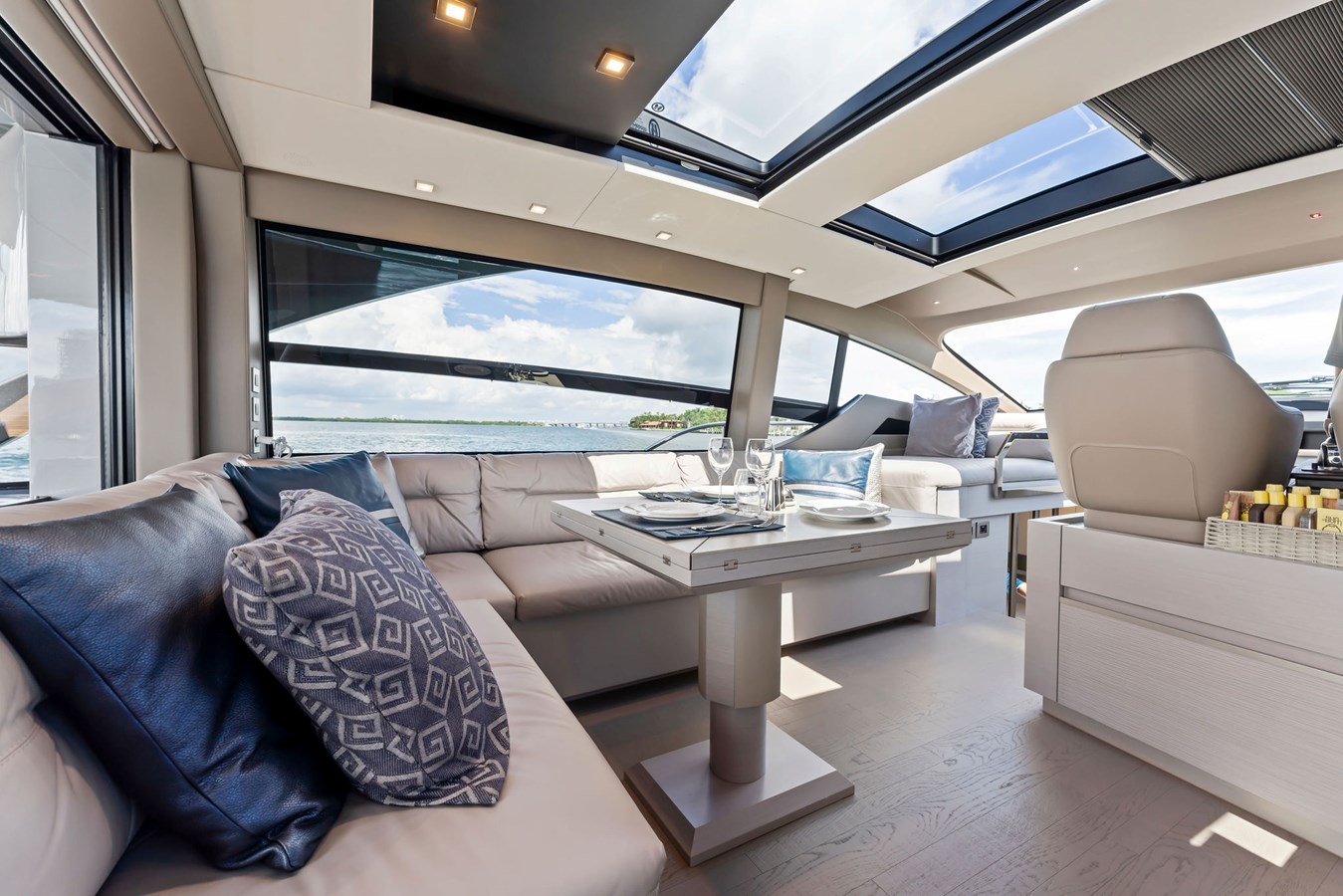 Pershing Motor Yacht QUANTUM For Sale