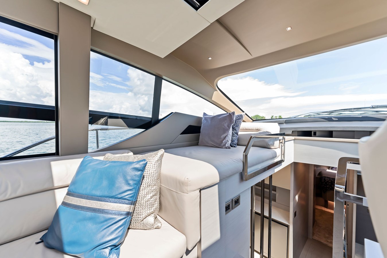 Pershing Motor Yacht QUANTUM For Sale