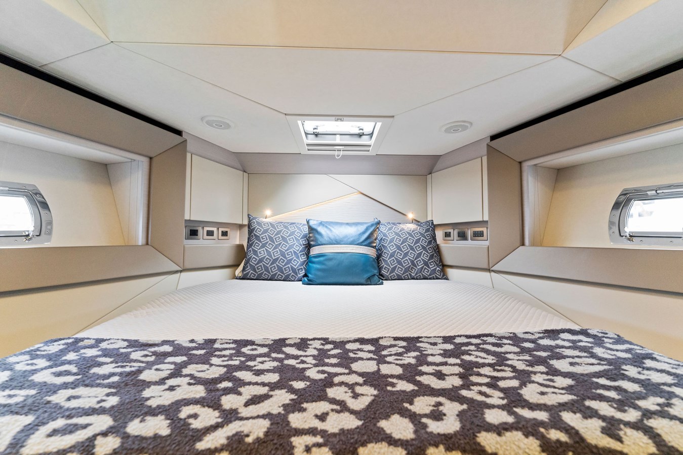 Pershing Motor Yacht QUANTUM For Sale
