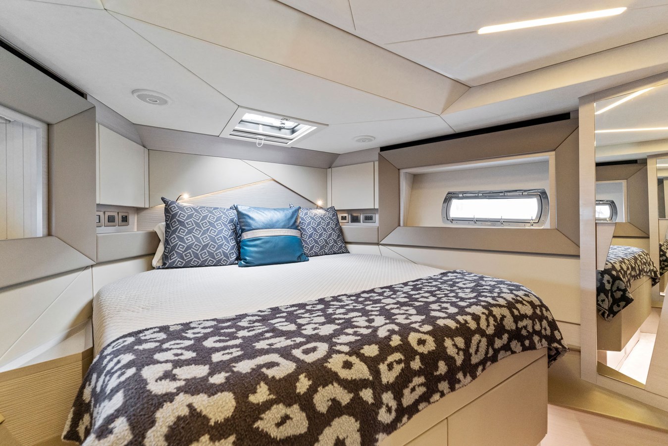 Pershing Motor Yacht QUANTUM For Sale