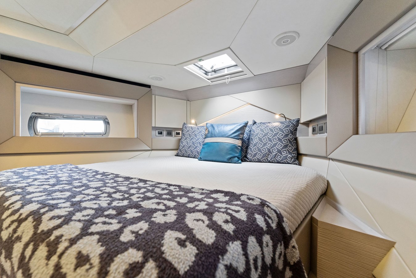 Pershing Motor Yacht QUANTUM For Sale