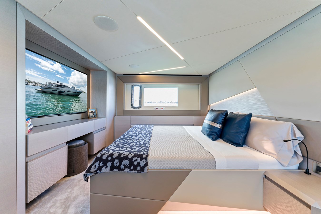 Pershing Motor Yacht QUANTUM For Sale