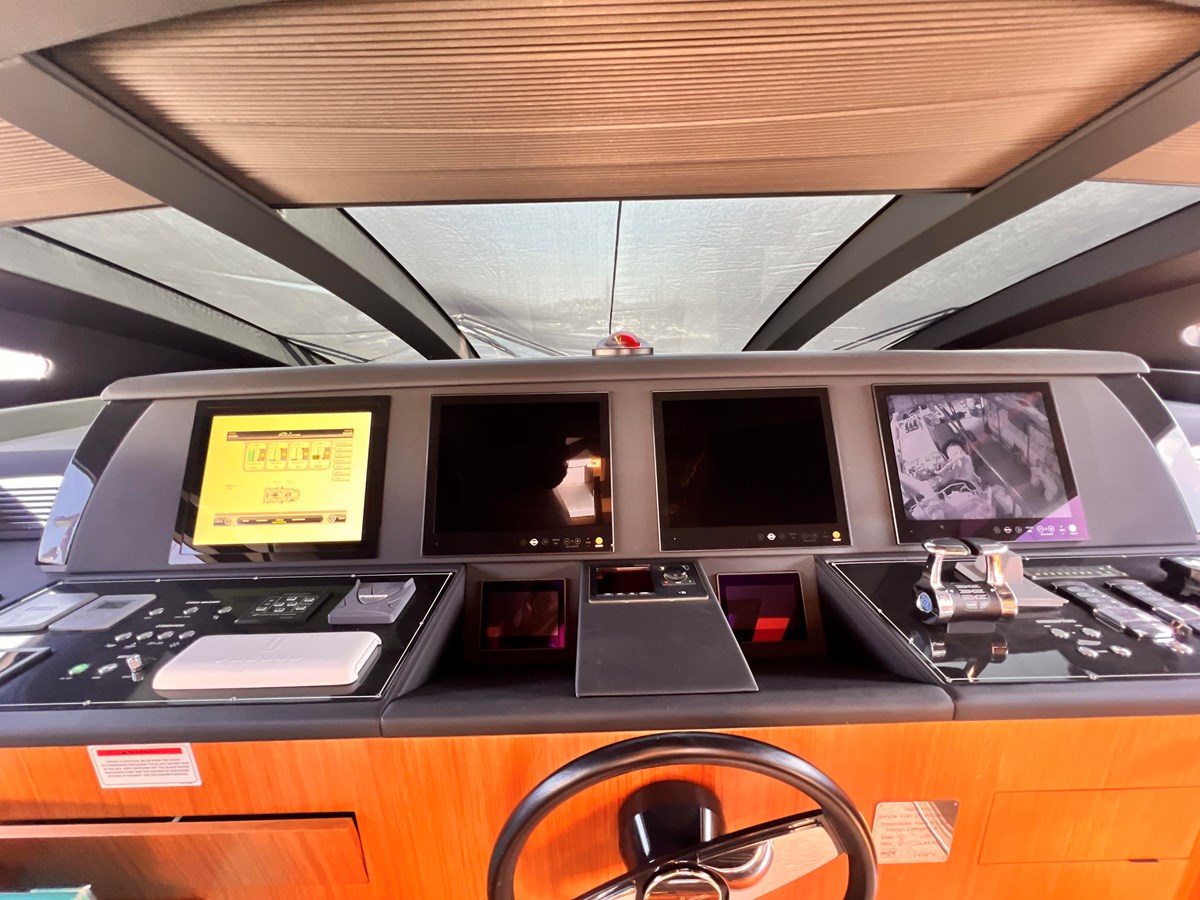 Riva Yacht Motor Yacht Riva 100 Corsaro For Sale