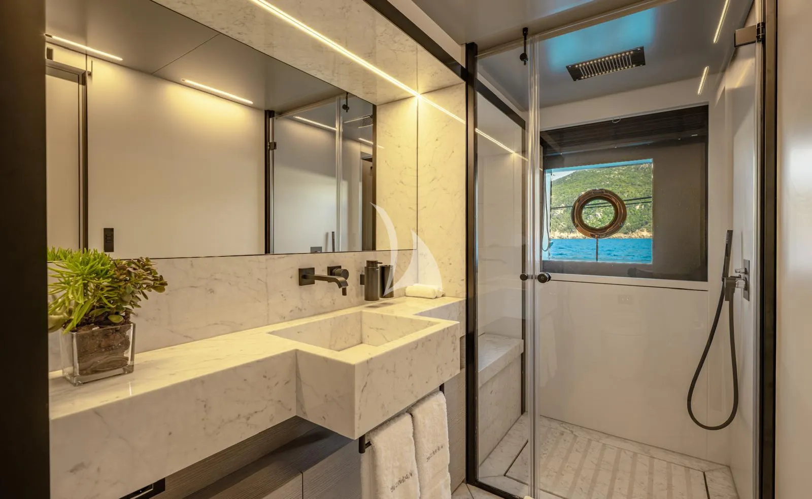 BIZMAN Charter Yacht