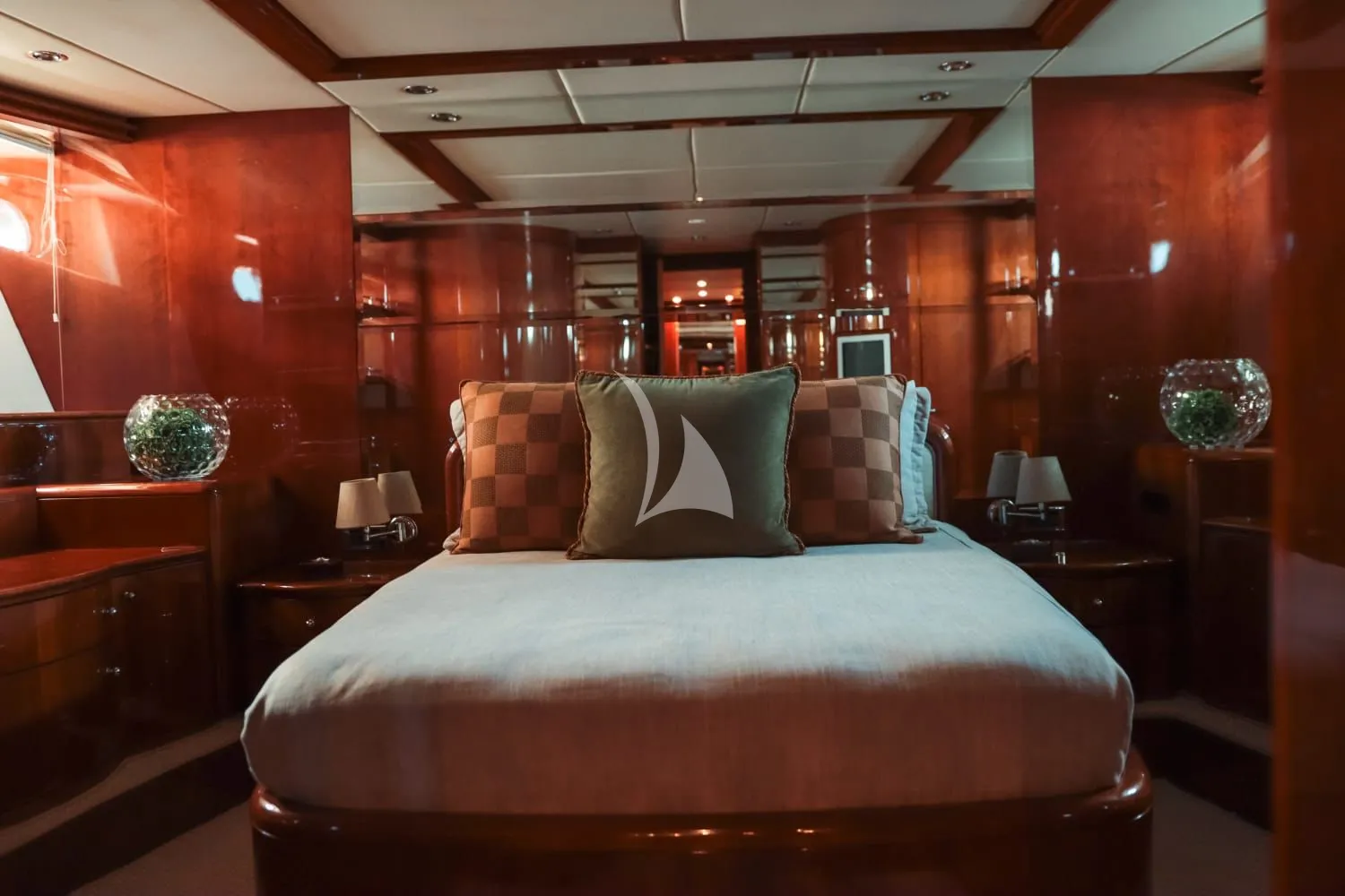 NUMBER JUAN Charter Yacht