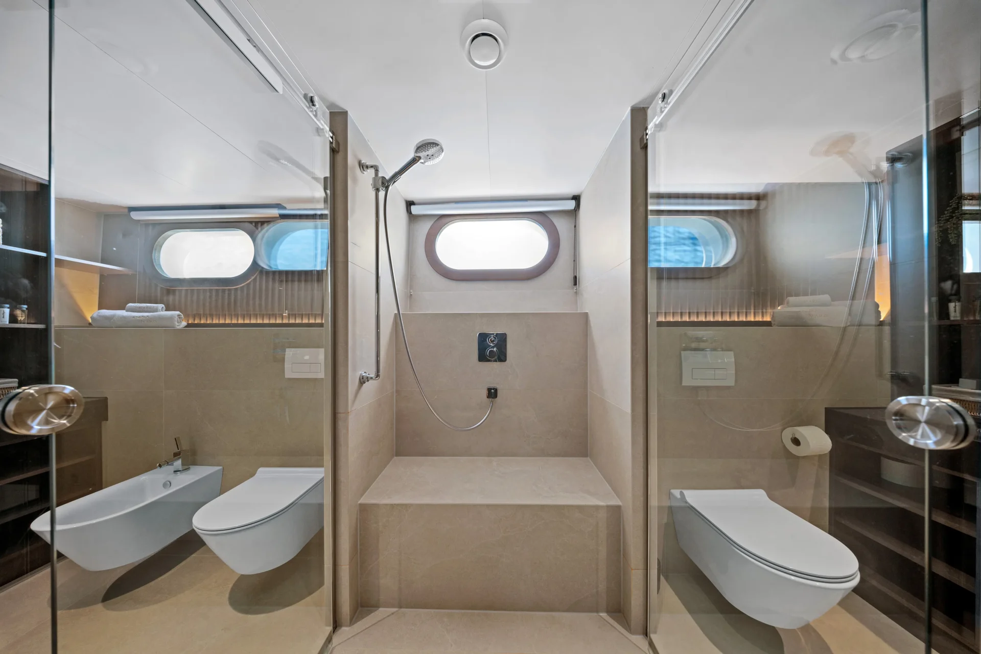 ANIMA MARIS Charter Yacht