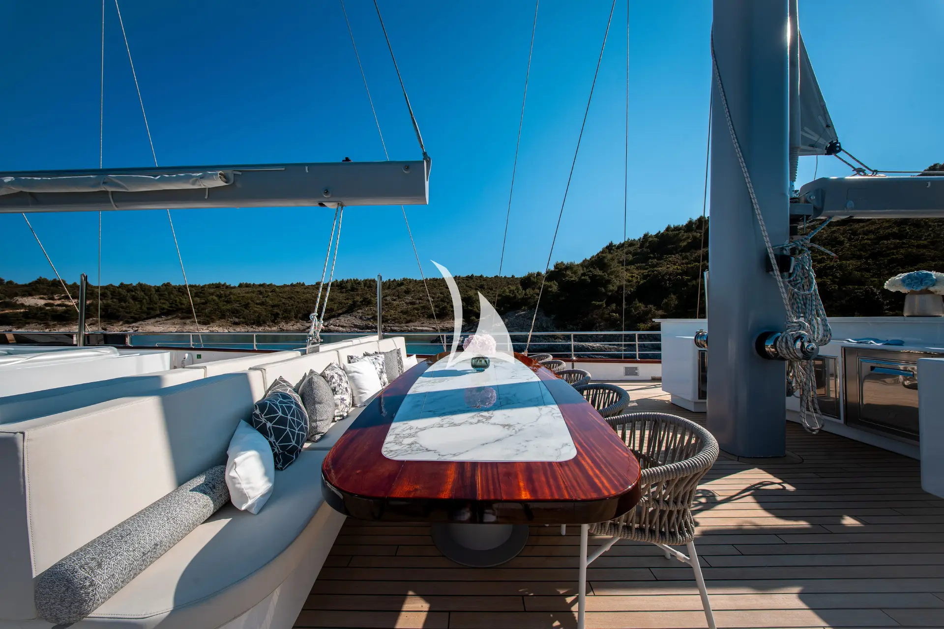 NOCTURNO Charter Yacht