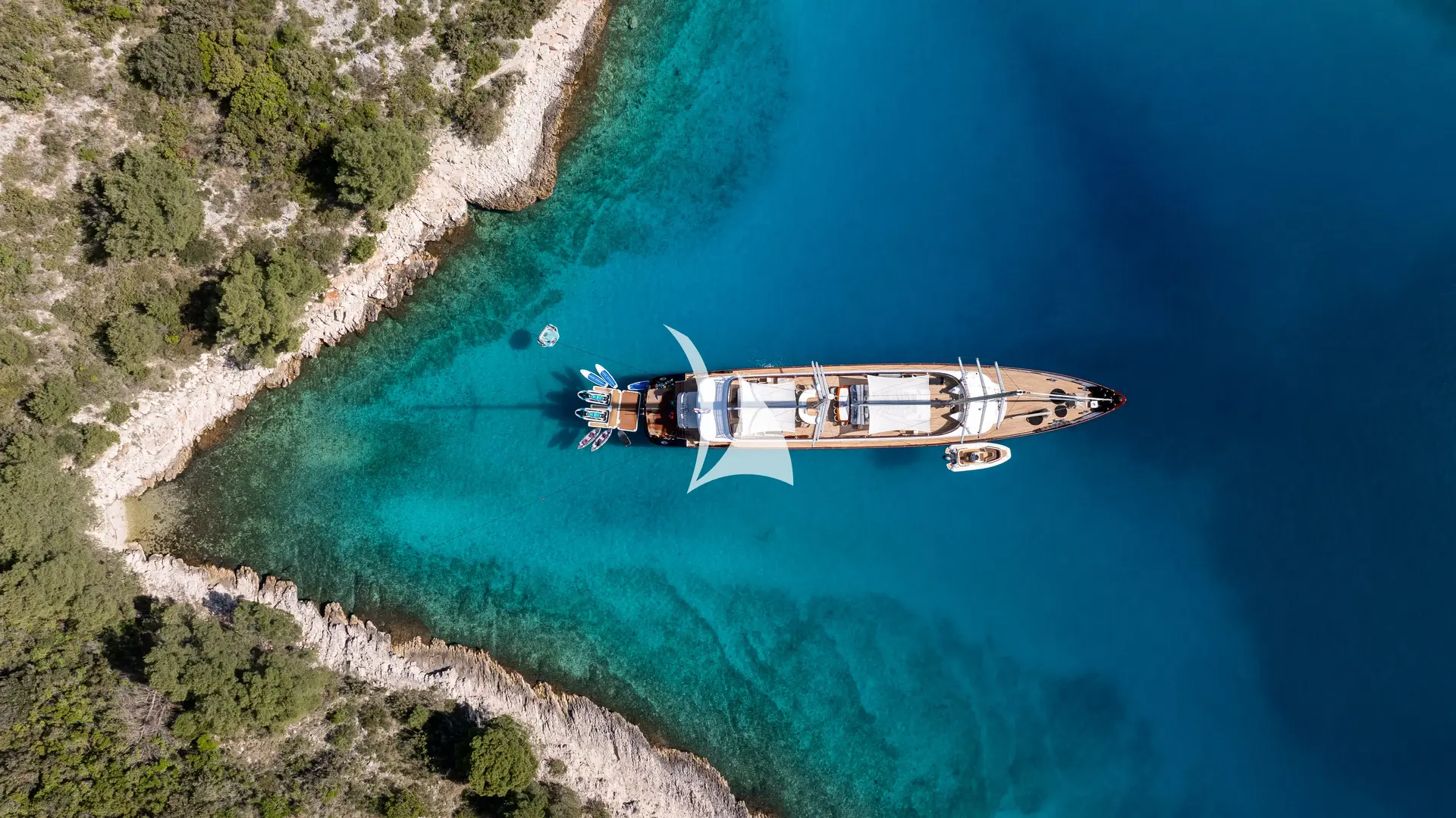 NOCTURNO Charter Yacht